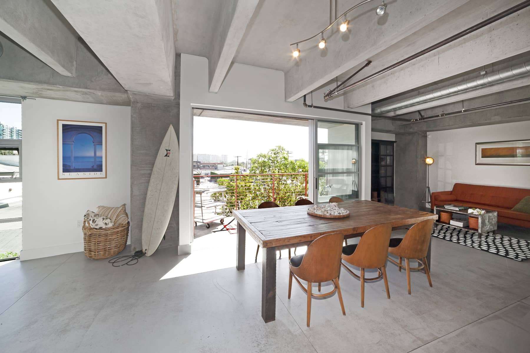  Ever since the 70’s when developers began converting factories to spacious urban homes, the deep appeal of loft living has not subsided. In this case, though, it’s not a conversion. This is all by design. With polished concrete floors, and 10’ concr