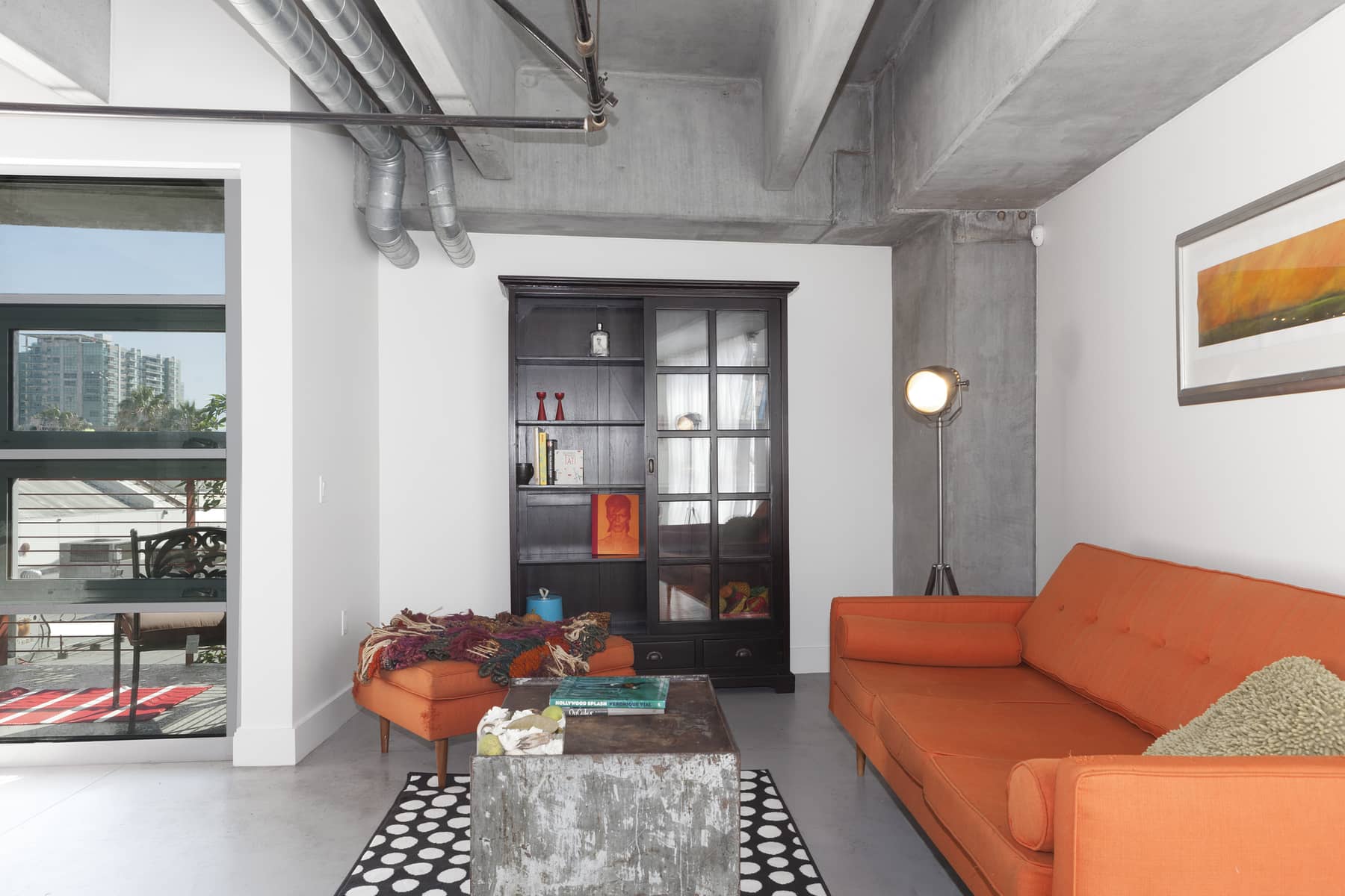  One of the great things about this unit’s design is that the floor plan, which is not a boring rectangle, invites the creative mind to imagine any number of possible layouts. Here, the living area is situated in a corner opposite the kitchen and adj